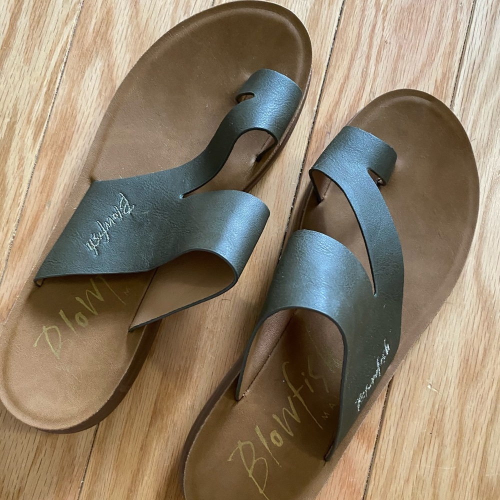 NWOT blowfish sandals